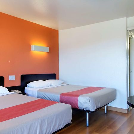 Motel 6-Capitol Heights, Md - Washington Largo Eksteriør billede