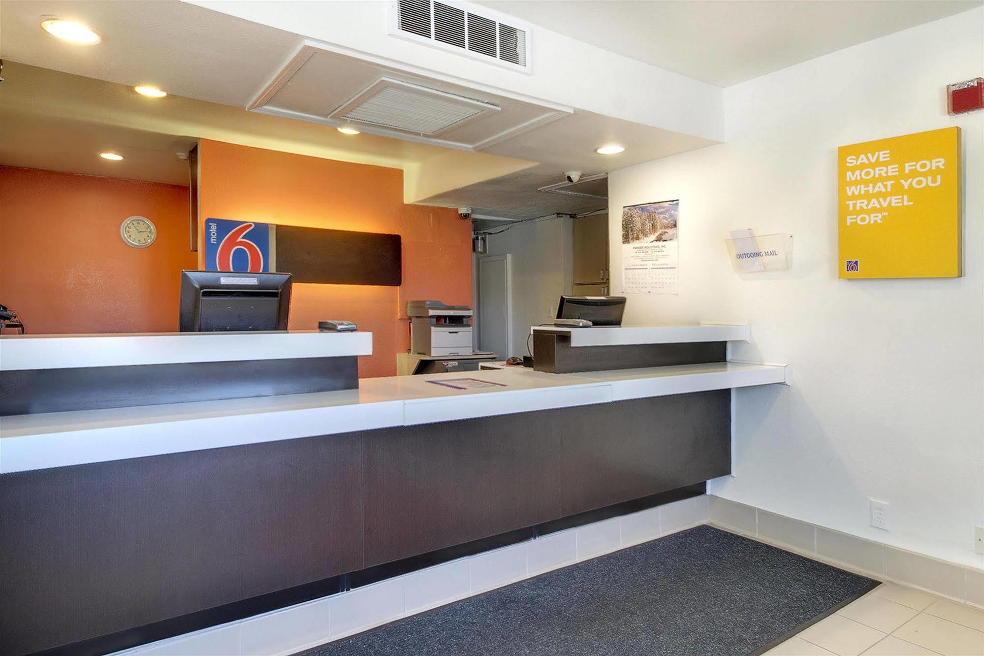 Motel 6-Capitol Heights, Md - Washington Largo Eksteriør billede