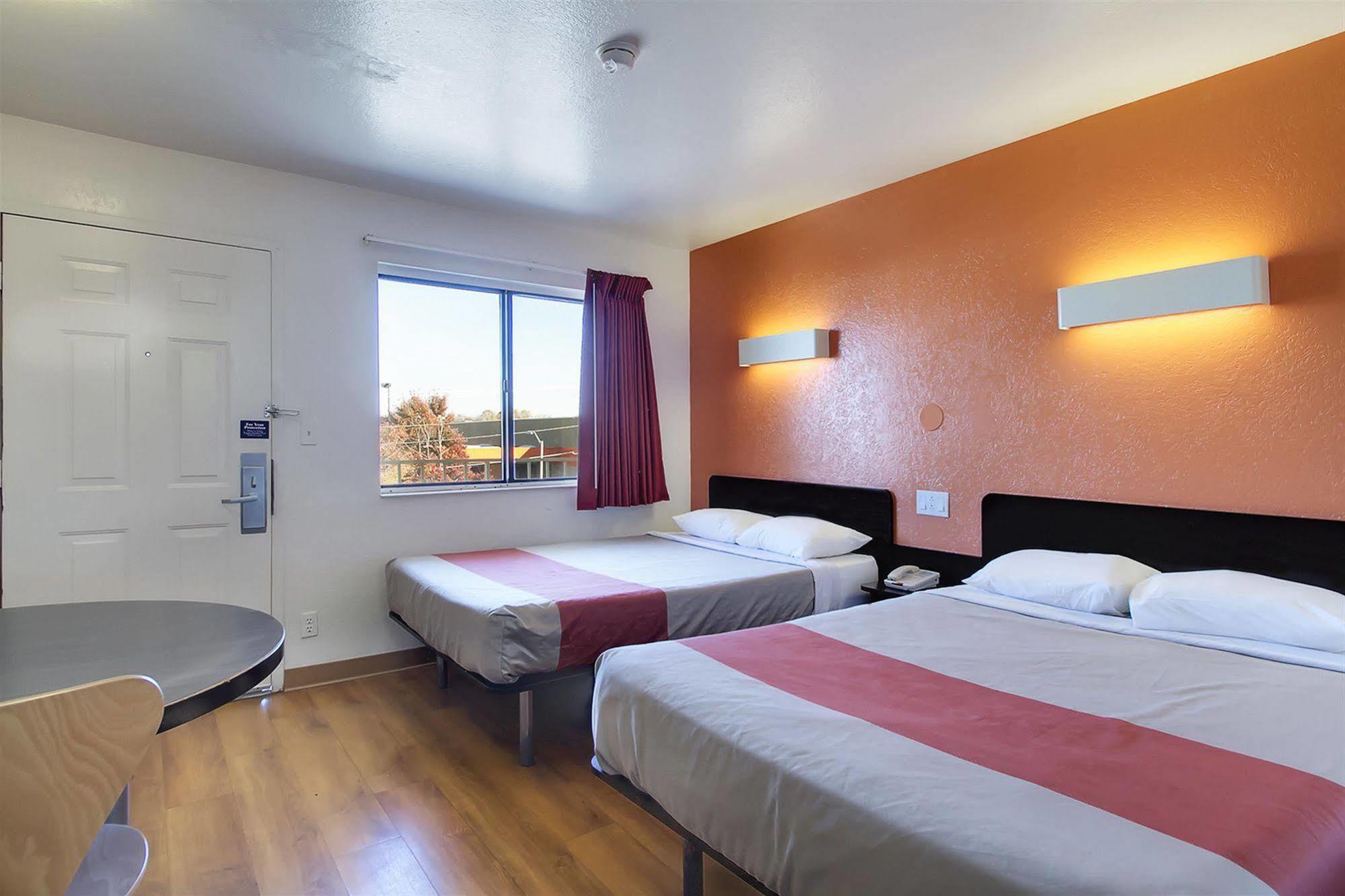 Motel 6-Capitol Heights, Md - Washington Largo Eksteriør billede
