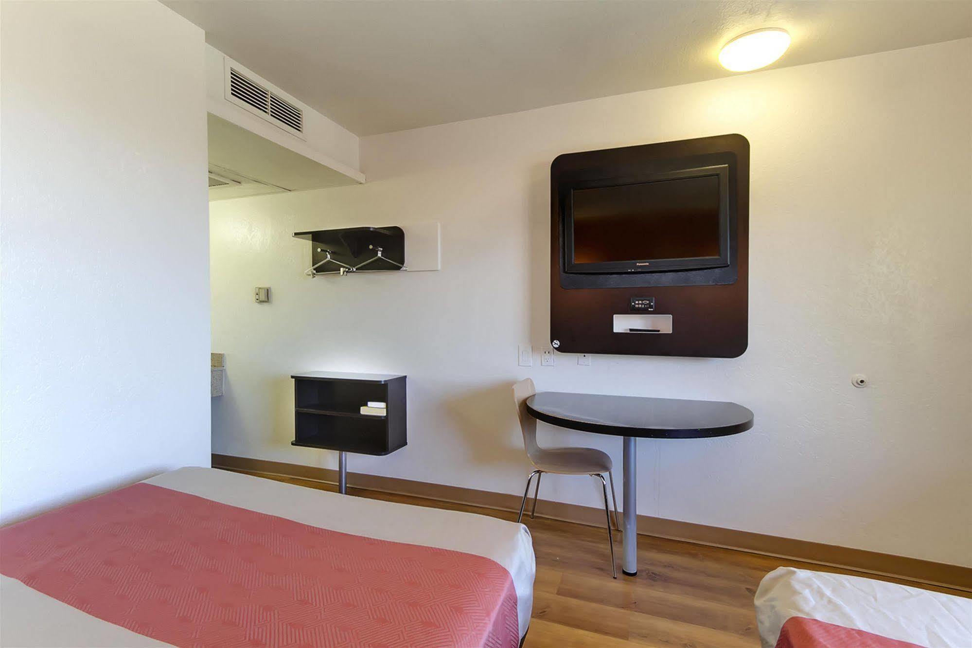 Motel 6-Capitol Heights, Md - Washington Largo Eksteriør billede