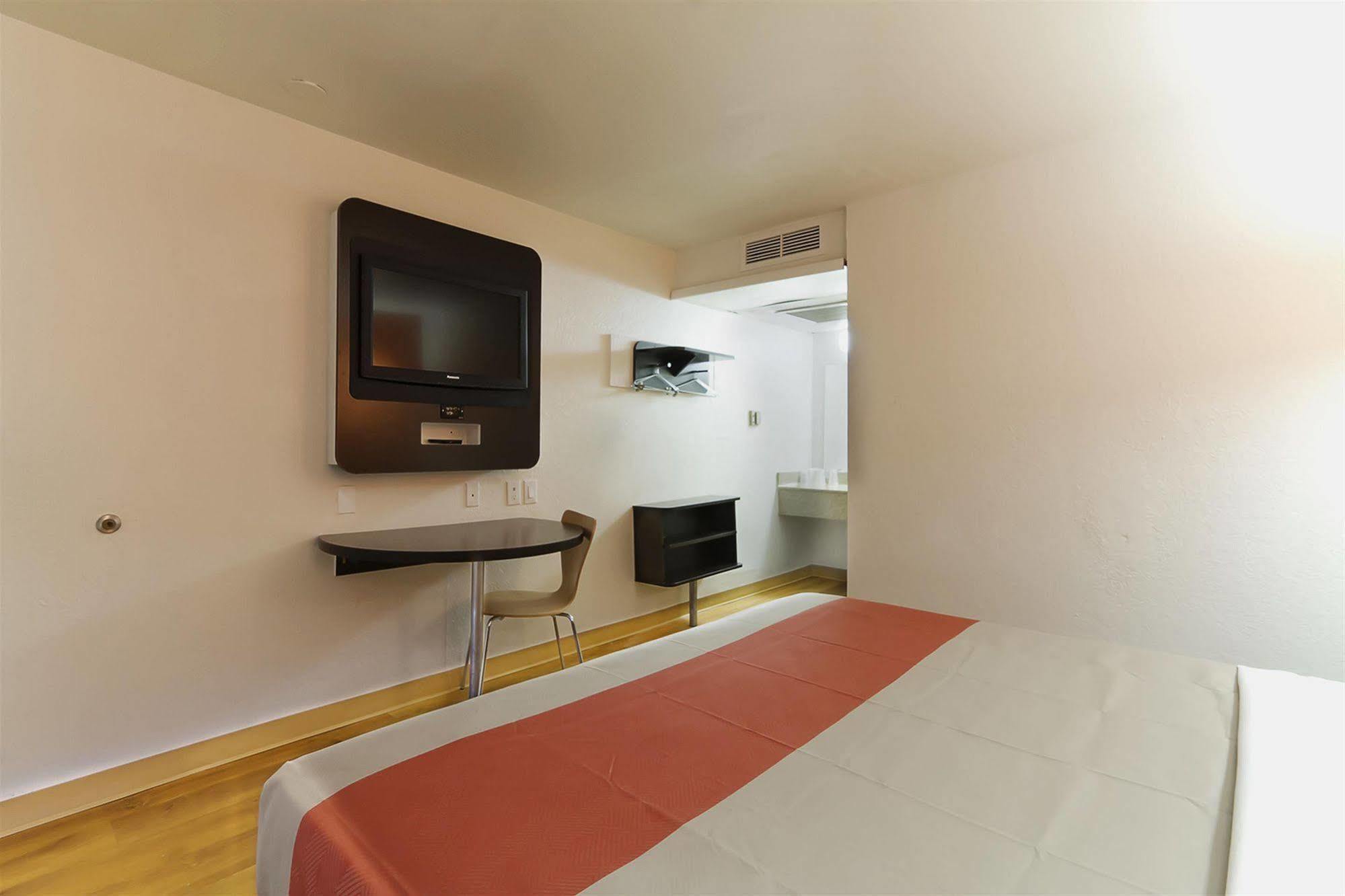 Motel 6-Capitol Heights, Md - Washington Largo Eksteriør billede